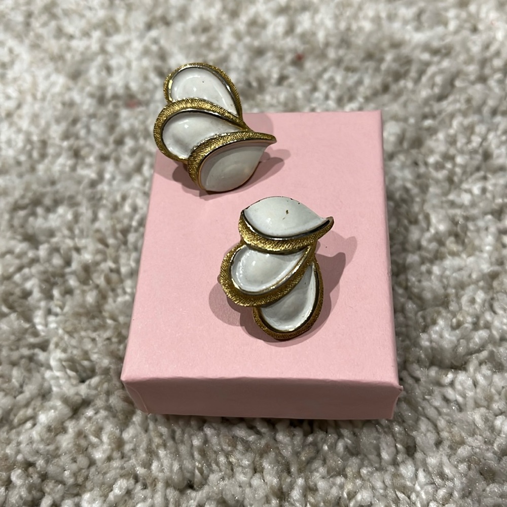 Cute vintage earrings